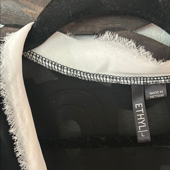 Elegant Black Sheer Blouse with White Layered Trim Size L - Picture 7 of 10